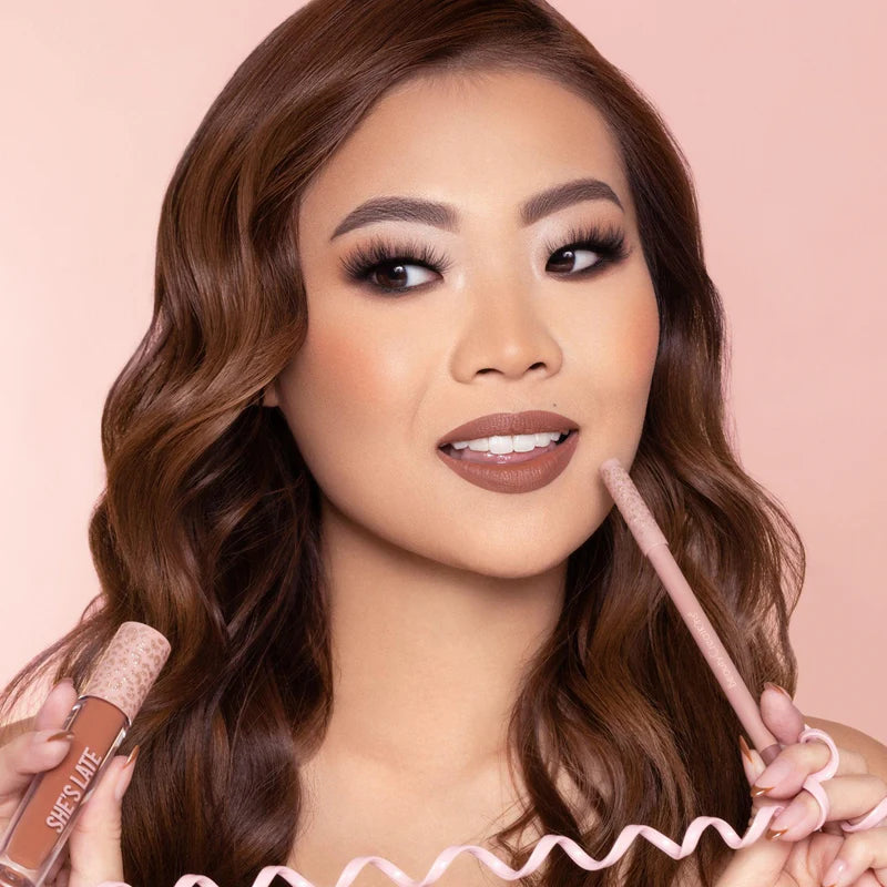 Availabilippy Lip Kits Color: SHES LATE